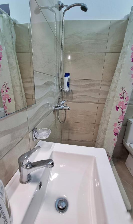 Downtown Apartment Berat Exterior photo